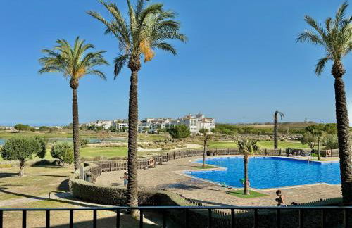 Stunning apartment with pool, golf and lake views - Foto 13