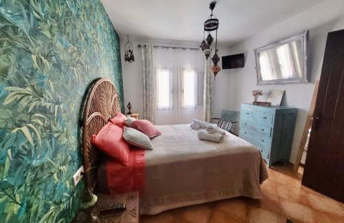 GATU PREMIUM Villa Lurberri piscina privada, 4 dormitorios, 2 baños, parking , jardines, " Preferente mayores de 25 años y familias " ín y barbacoa - Foto 15