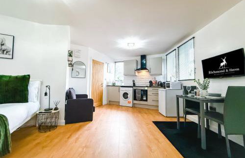 Chic Studio, Free parking, Sleeps 2 - Foto 48