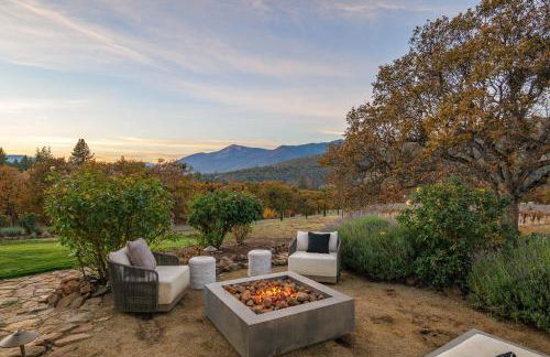 Starry Oak Vineyard Retreat w Hot Tub - Foto 36