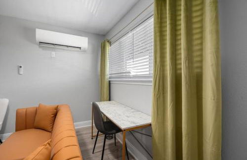 Mins 2 Dwntown - Private Retreat - King Bed - Foto 6