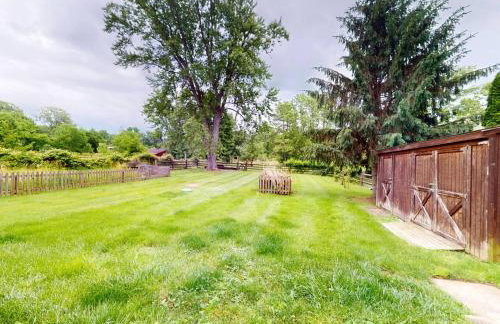 Rustic Kirtland Farmhouse Retreat - Foto 24