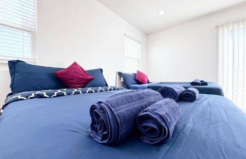 Cozy 3 BR Townhouse with Balcony - Photo 40