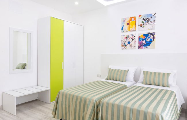 New & Stylish two Bedroom Apartment with Balconies - Foto 3