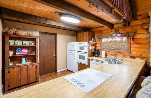 Log Cabin w Loft, Hot Tub, Deck, Fire Pit, & WiFi - Photo 10