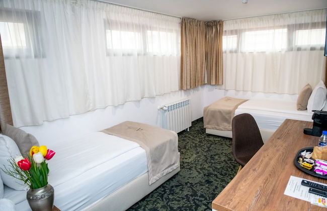 Agora Boutique - Photo 11