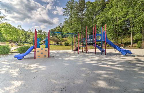 Indoor Pool and Golf Course Views Lake Lure Condo! - Foto 29