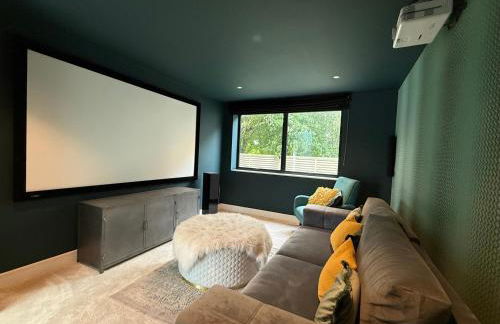 Cooden Beach: 4BD Retreat with Cinema - Foto 16