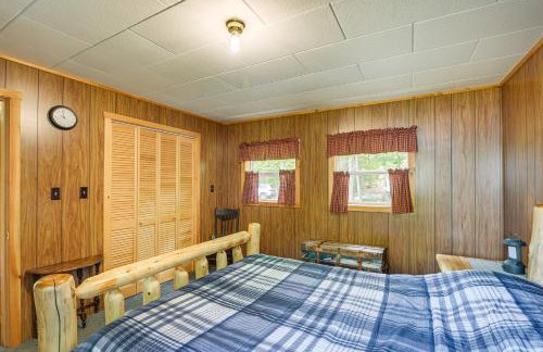 Peaceful Lakefront Cabin Getaway Dock, Fire Pit! - Foto 14