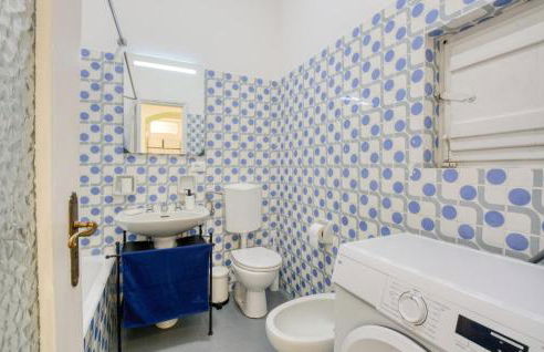 2 Bedroom Amazing Apartment In Semorile - Foto 23