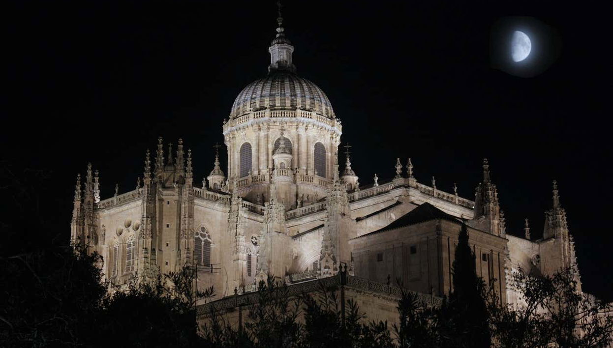 Zimbório iluminado da catedral de Salamanca