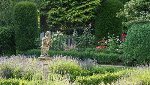 Altes Forstamt im Teutoburger Wald-Fewo Hofgarten - Foto 2, Garden, Garden view