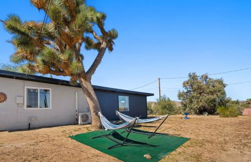 Desert Serenity in Yucca/Joshua Tree w/AC & Fire pit - Foto 12