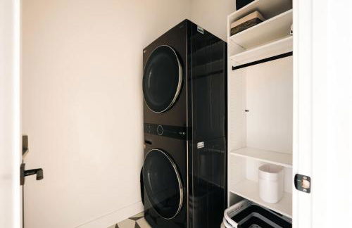 Colorful Sunnyside Escape - Walk to Dining & Parks - Foto 48