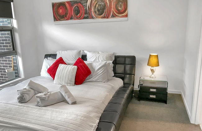 Sleek Stylish Modern Close to Airport - Foto 4