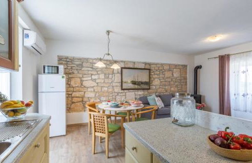 Beautiful Home In Putini With Kitchen - Photo 17