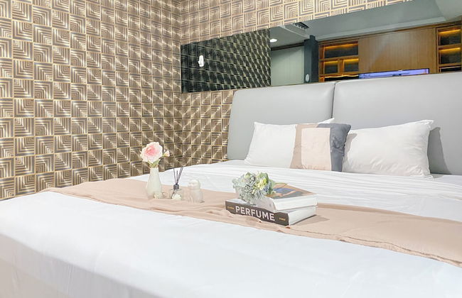 Homey And Cozy Living Studio At West Vista Apartment - Photo 2