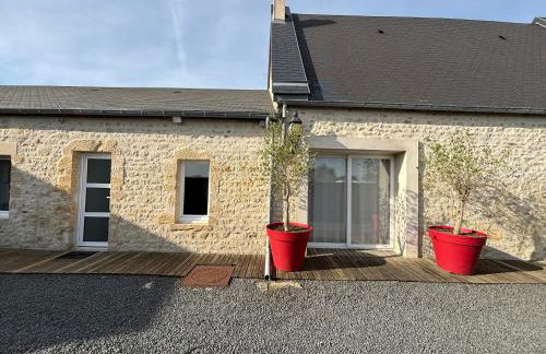 Rivage Maison spacieuse 10 p 5 chambres 2 sdb 2 WC tout confort avec jardin, belle terrasse aménagée, parking privatif, à 2 kms d'une petite plage, 3kms d'Omaha Beach et Port en Bessin - Foto 6