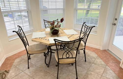 Lakefront Getaway LG South Facing Pool Hot Tub Pool Table & BBQ - 2 miles Disney - Foto 30