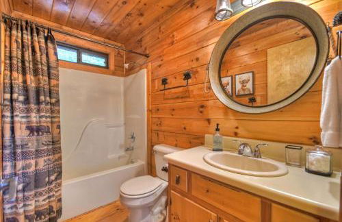 Bearfoot Ridge Wood-burning fireplace cozy hot tub serene views - Foto 11