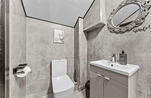 Downtown Studio 3 - Harrogate Town Centre - Photo 10