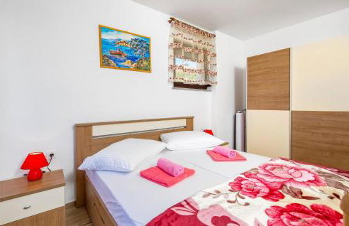 5 Bedroom Amazing Apartment In Viskovo - Photo 33