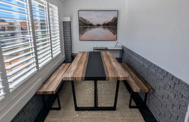 Modern Rustic Stay with Hot Tub near Downtown - Foto 15