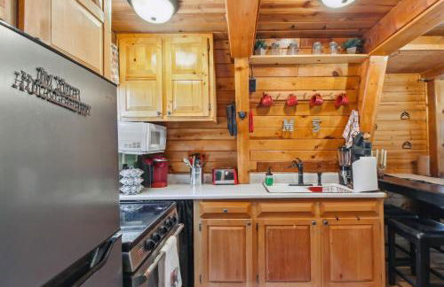 Near Trails Forest Lake Retreat with Backyard Oasis - Foto 11