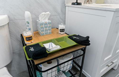 Bungalow Retreat! - Photo 6