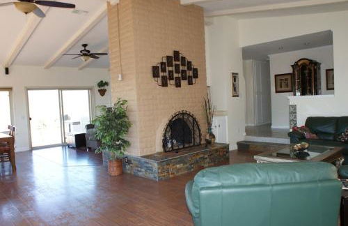 Quiet Hilltop Home With Stunning Hill Top And Valley Views - Foto 16