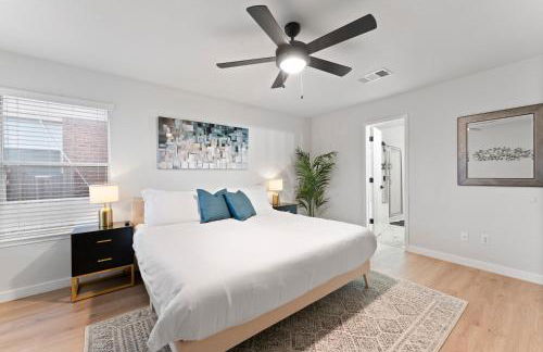 Modern & Homey 3BR Home, Remote Work Friendly, King Beds, Fast WiFi - Foto 6