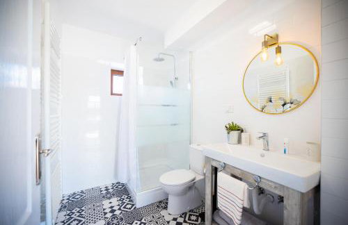 Villa Pietra- Modern rustic poolside oasis - Photo 30