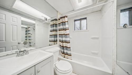 Blue Bayou Cozy in South Cleveland - Photo 3