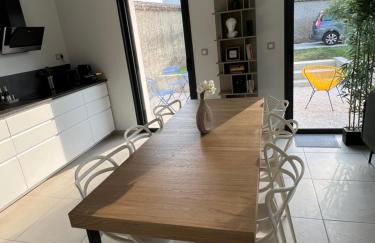 Villa Gaïa - 2 suites lits King size et salles de bain privatives - parking privé - 10 minutes Eurexpo - Aéroport - Groupama Stadium - Foto 17