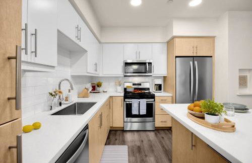 Luxury 1BR Newport Beach Condo with Pool and Gym - Foto 3