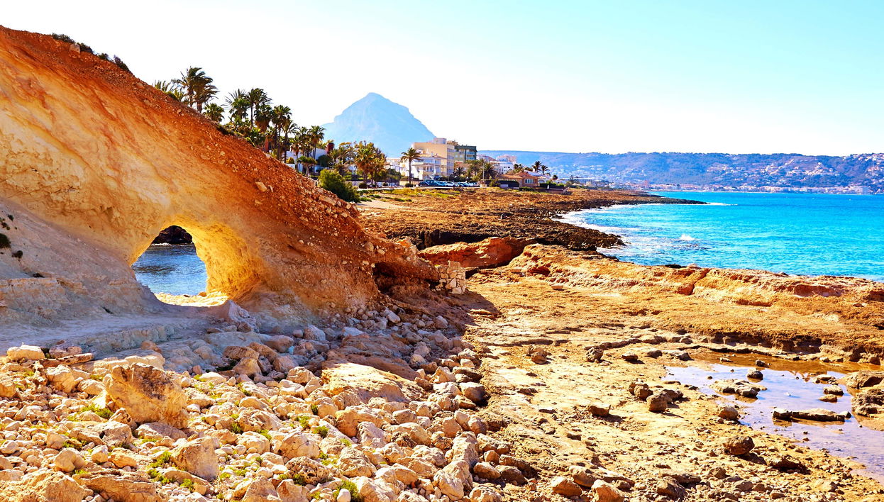 Excursión a Cala Blanca en catamarán - Photo 1
