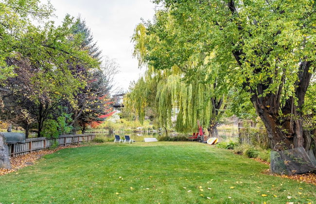 Riverfront Bend by Avantstay Private Dock, Large Yard w/ Views, Hot Tub - Foto 24