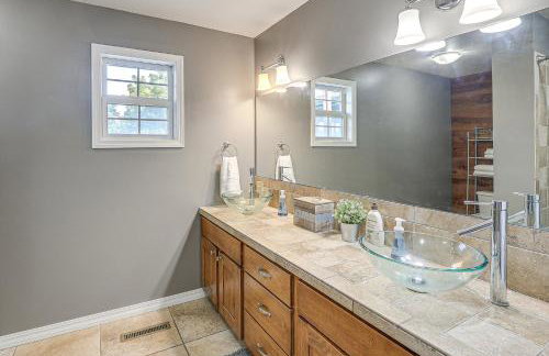 Waterfront Kansas Home with Private Fire Pit! - Foto 14