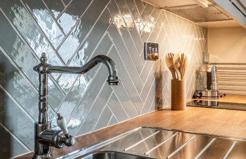 Blue Bliss - Sumptuous, Period Apartment - Photo 8