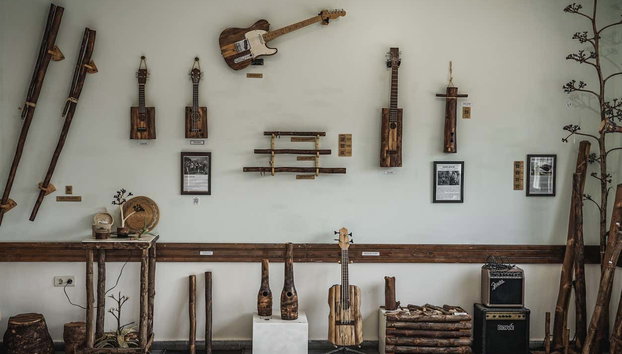Visita al Centro Artesano de las Pitas - Foto 3, Instrumentos musicales realizados en madera de agave