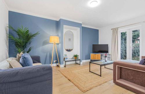 3 Bed House Sleeps 8 -Near Heathrow -Free Parking - Foto 1