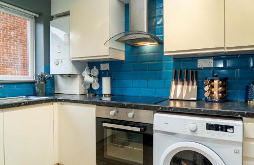 Free Parking New Modern Gem in Harrow - Photo 9