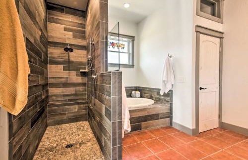 Ladera Wimberley Estate on 13 Acres with Hot Tub - Foto 13