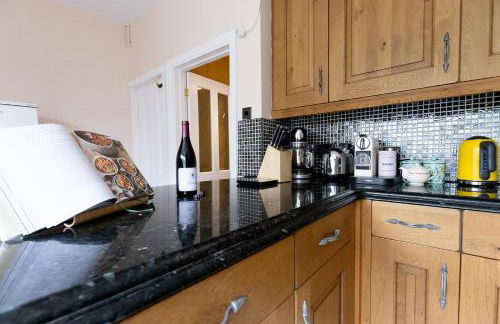 CLIFTON BANK - Characterful & Cosy Home in Buxton, Peak District - Photo 23