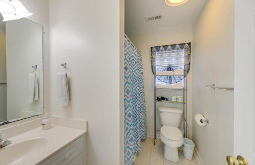 Beach, Pier Access! Pet-Friendly Crystal Coast Gem - Foto 15