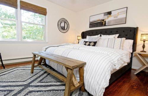 Stylish Lake Hs w/ hot tub: Walk to Blk Mtn Shops - Foto 40