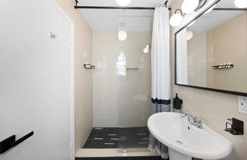 Beachfront Ocean View Apartment on Ocean Drive - Foto 17