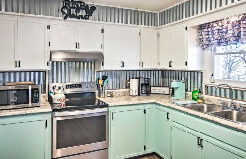 Lakefront Gem with Screened Porch and Game Room! - Foto 10