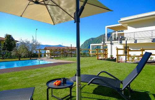 Costa Blu - Pool and terrace overlooking the lake - Foto 20