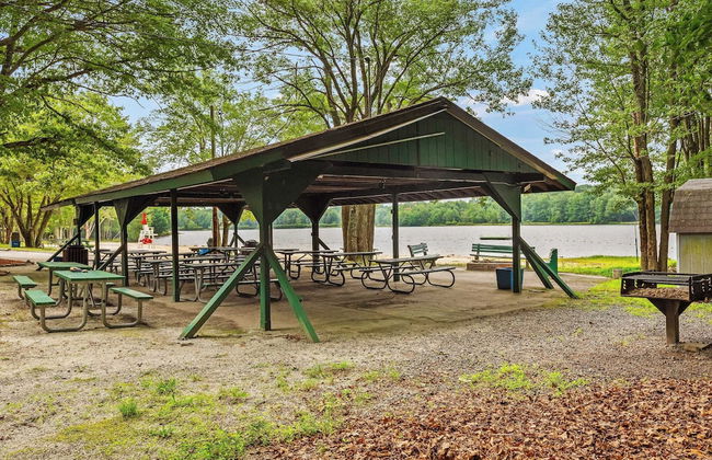 Hygge Home by Avantstay Deck for Outdoor Living, Fire Pit, Game Table - Photo 26